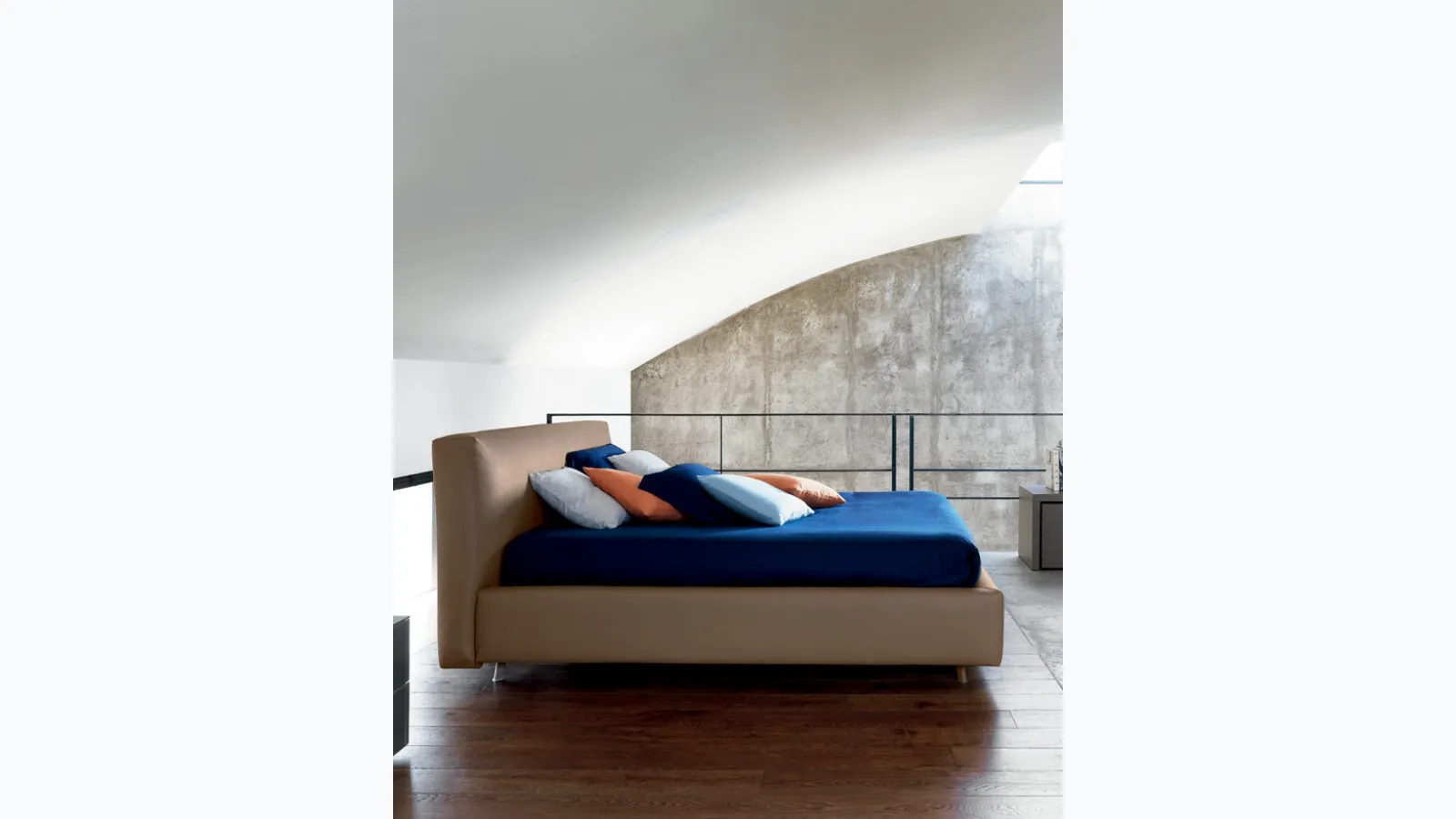 Letto con box contenitore in tessuto imbottito Kuna di Bontempi Letti Design